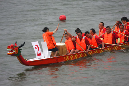 Семь человек утонули при крушении лодки в Индонезии